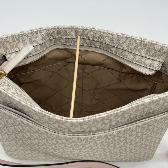 Michael Kors Jet Set Travel Large Messenger Bag - Picture 7 of 10